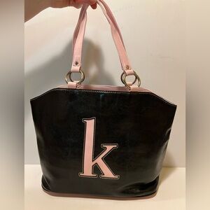 NEW YORK & COMPANY “K” SHOULDER BAG.